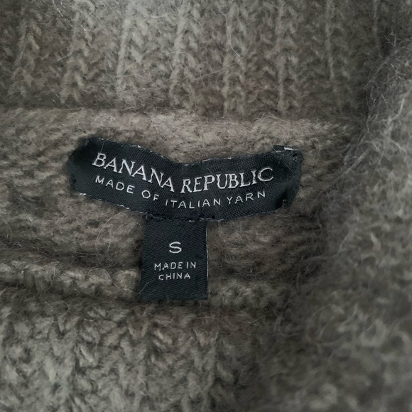 Banana Republic Turtleneck woman’s Sweater size S/P - Picture 3 of 6